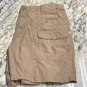 Men’s Magellan Outdoors Khaki Cargo Shorts Size 42